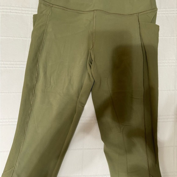 Athleta Pants - Athleta salutation stash pocket II cutout 7/8 small